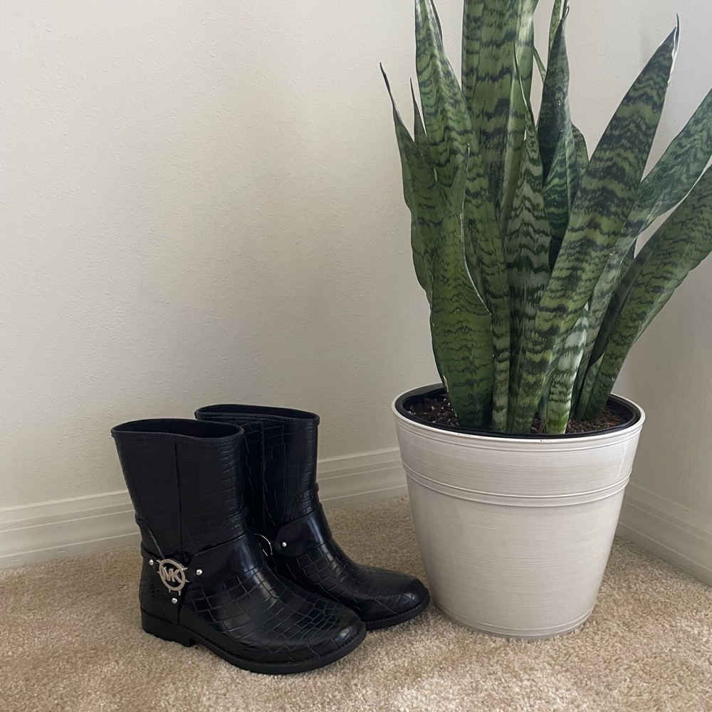 Michael Kors rain boots size 8 woman’s